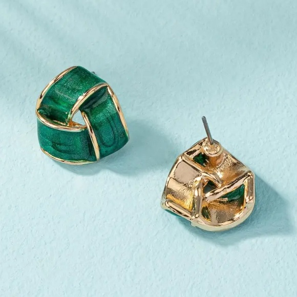 - 💚GoldTone Sparkly Green Love Knot Post back Earrings💚 - Picture 9 of 9